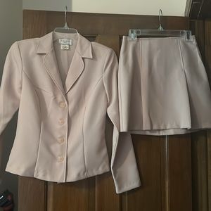 Pale pink XOXO 2 piece suit perfect for pageants,job interview or the office!